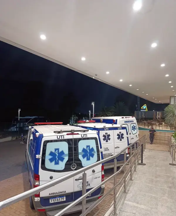 Ambulâncias UTI da Life Mais Saúde posicionadas para cobertura de evento
